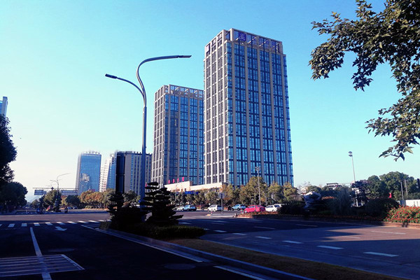 樓宇智能化專業(yè)化、系統(tǒng)化、節(jié)能化特點(diǎn)！(圖1)